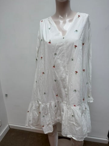 mbyM - Jurk - wit, geborduurde bloemen, ruche zoom - S