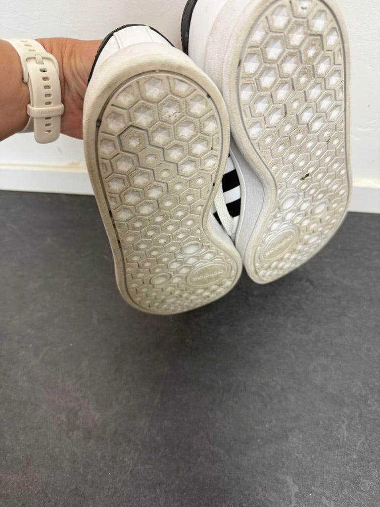 adidas - Sneakers - wit, iconische drie strepen, synthetisch leer - 41 2/3