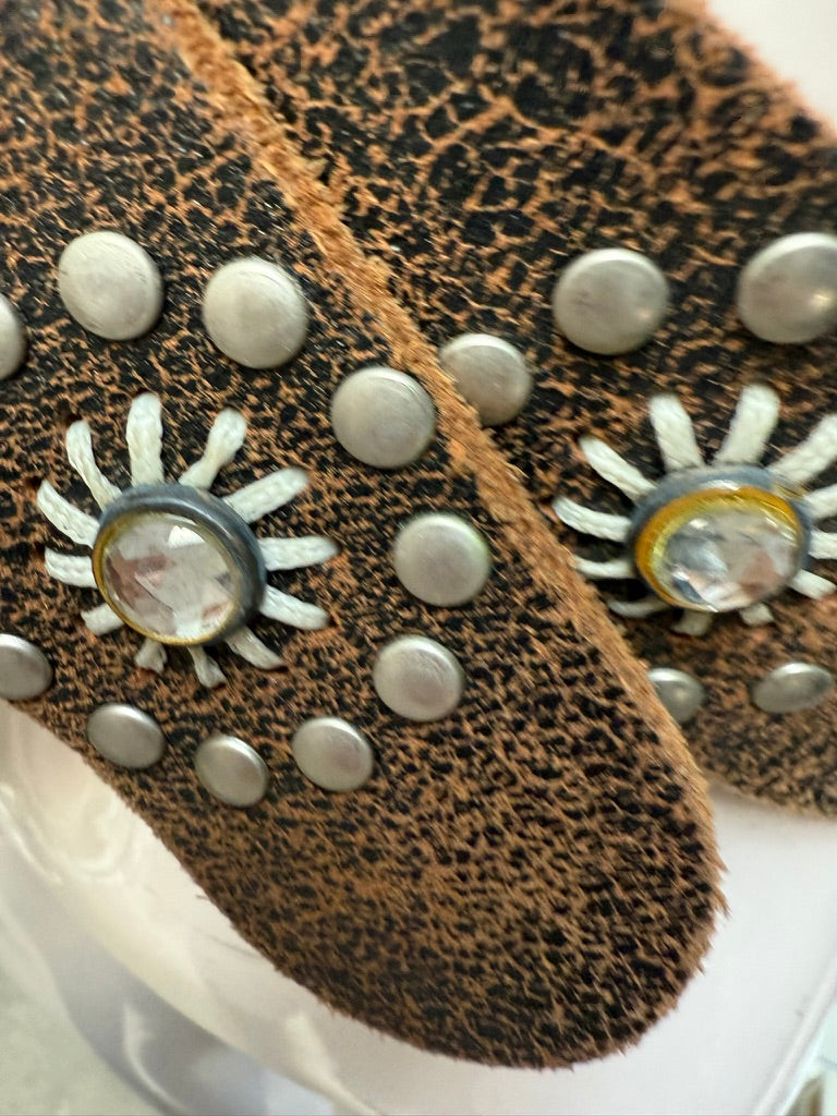 Cowboysbelt Riem - bruin suède, grote zilverkleurige gesp, western/bohemian stijl - 95 cm