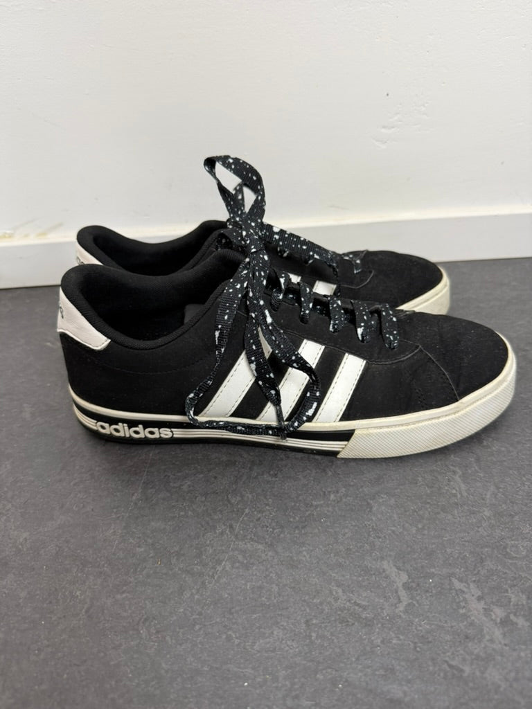 Adidas - Sneakers - zwart-wit, drie adidas-strepen, vetersluiting