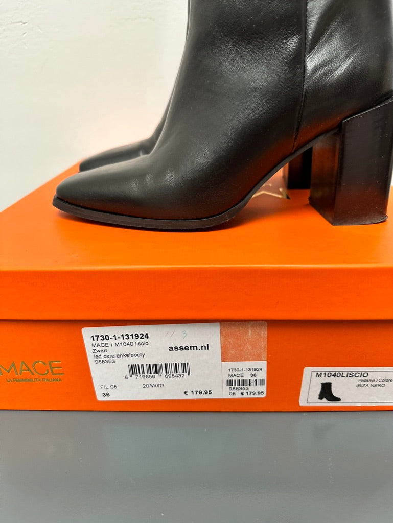 Mace zwarte enkellaarsjes maat 36