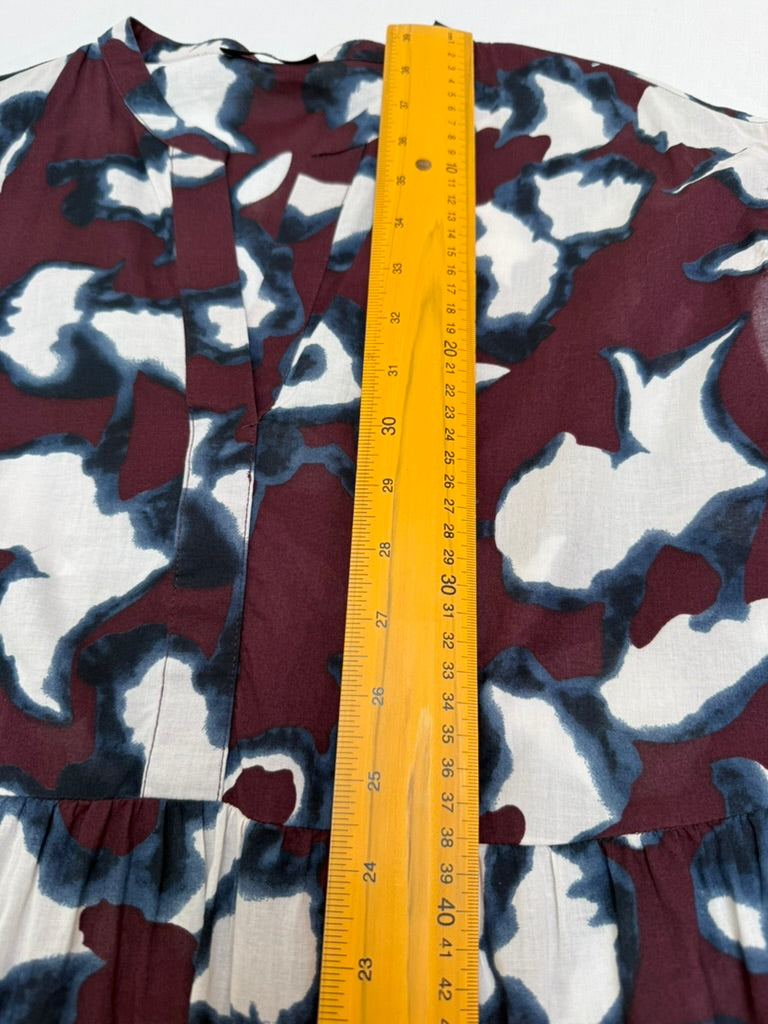 Jurk met abstracte print in bordeaux/blauw/wit – Meisje met de Parels