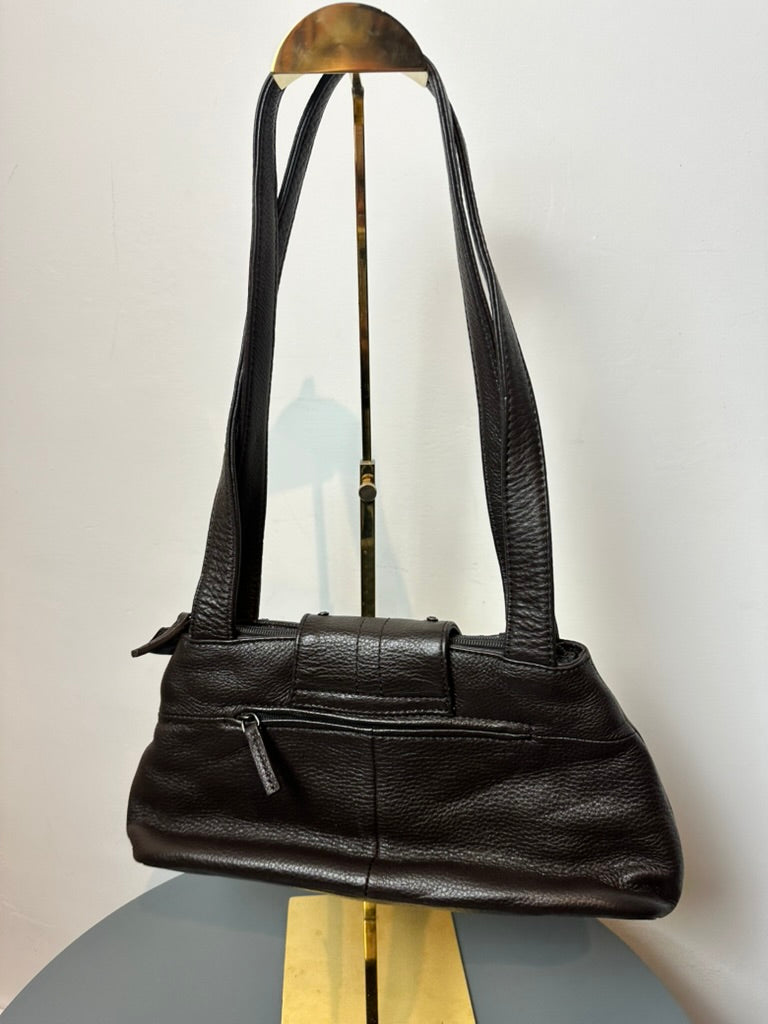 Borella - Handtas - bruin leer, klep met studs, twee schouderbanden