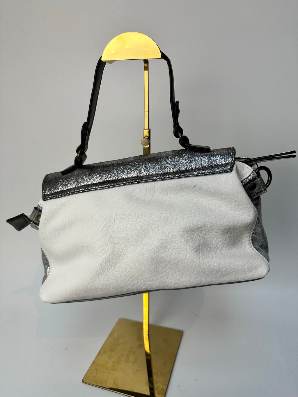 Zilver/witte schoudertas met lange strap