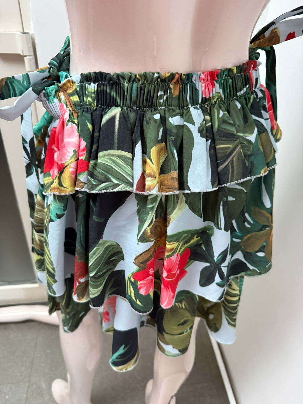 NO SECRETS - Rok - tropische print, gelaagd met ruches, elastische tailleband - IT 44