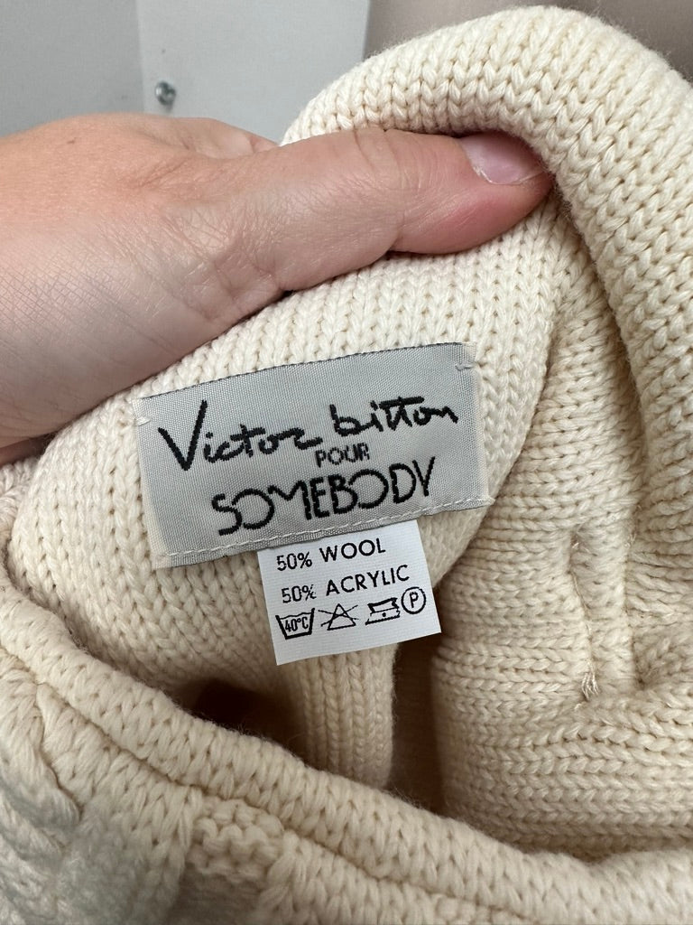 Victor bitton POUR SOMEBODY - Schoudertas - crème, kabelgebreid, overslag-sluiting