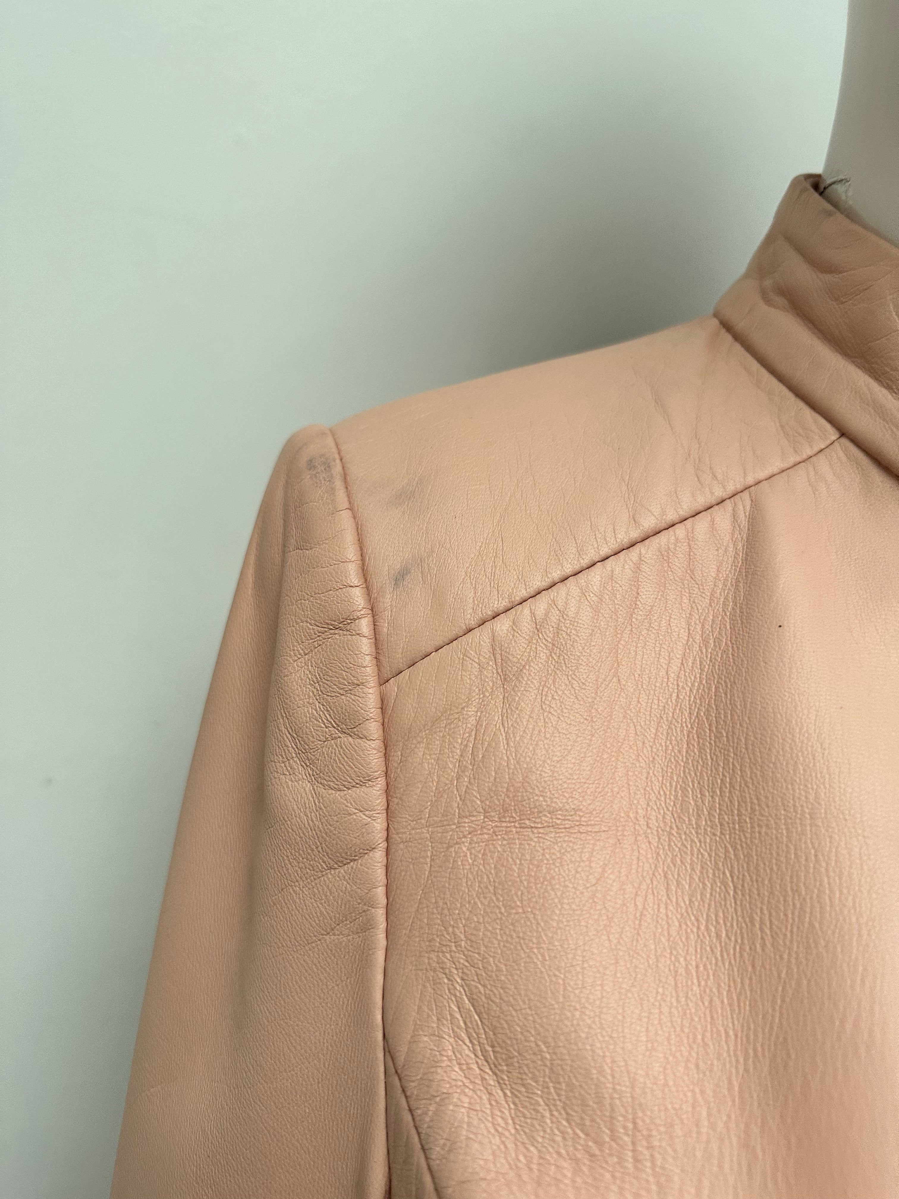 Caroline Biss roze leren jasje maat 36 – Meisje met de parels