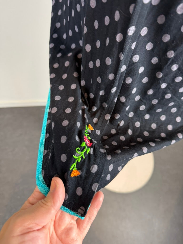 Tante Betsy - Jurk - overslag, zwart met grijze stippen, turquoise kanten zoom - L
