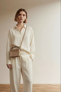 Full body view of the model wearing Calvin Klein Crossbody Tas Beige