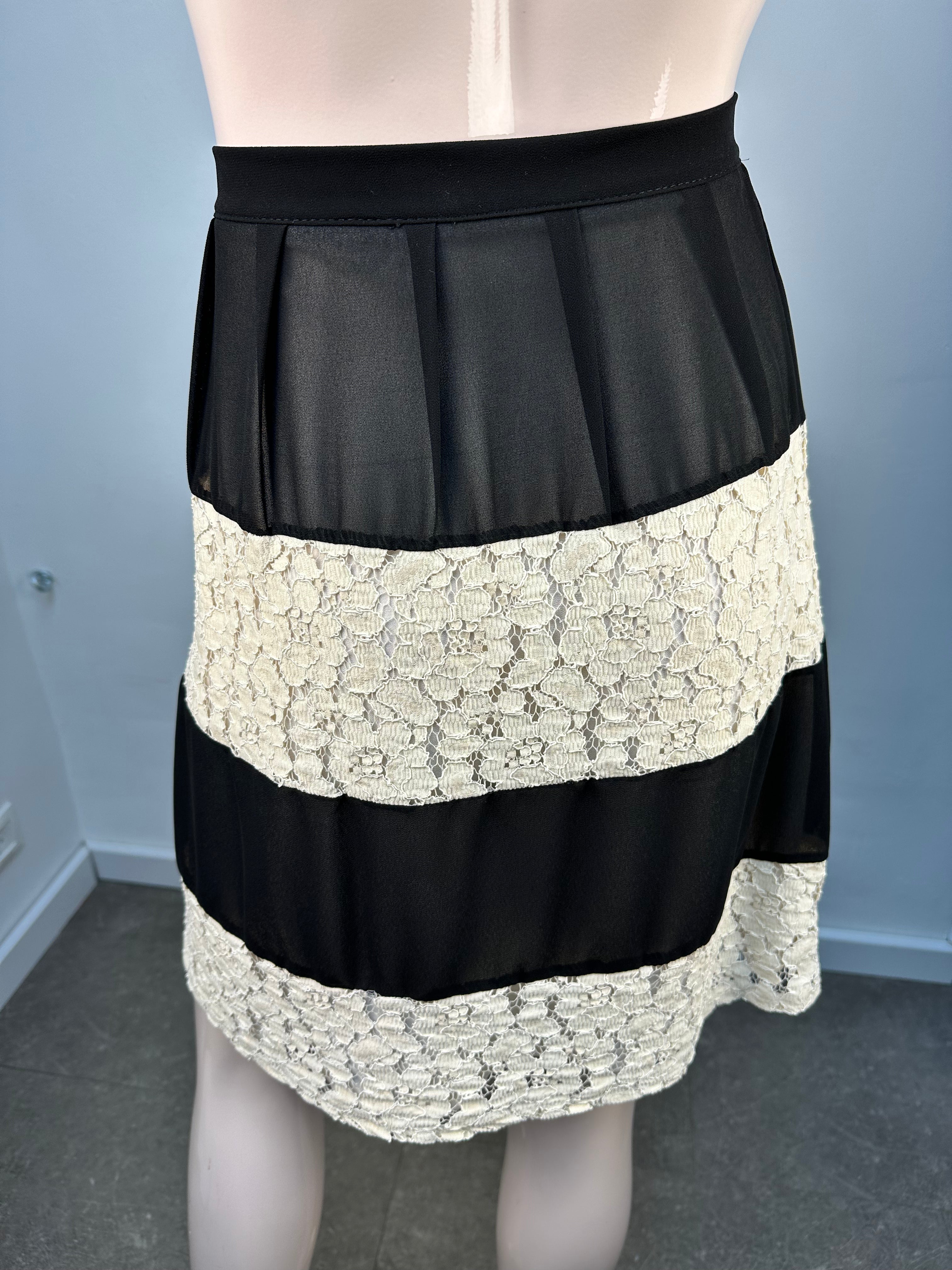 Miss Miss zwart-creme rokje maat M