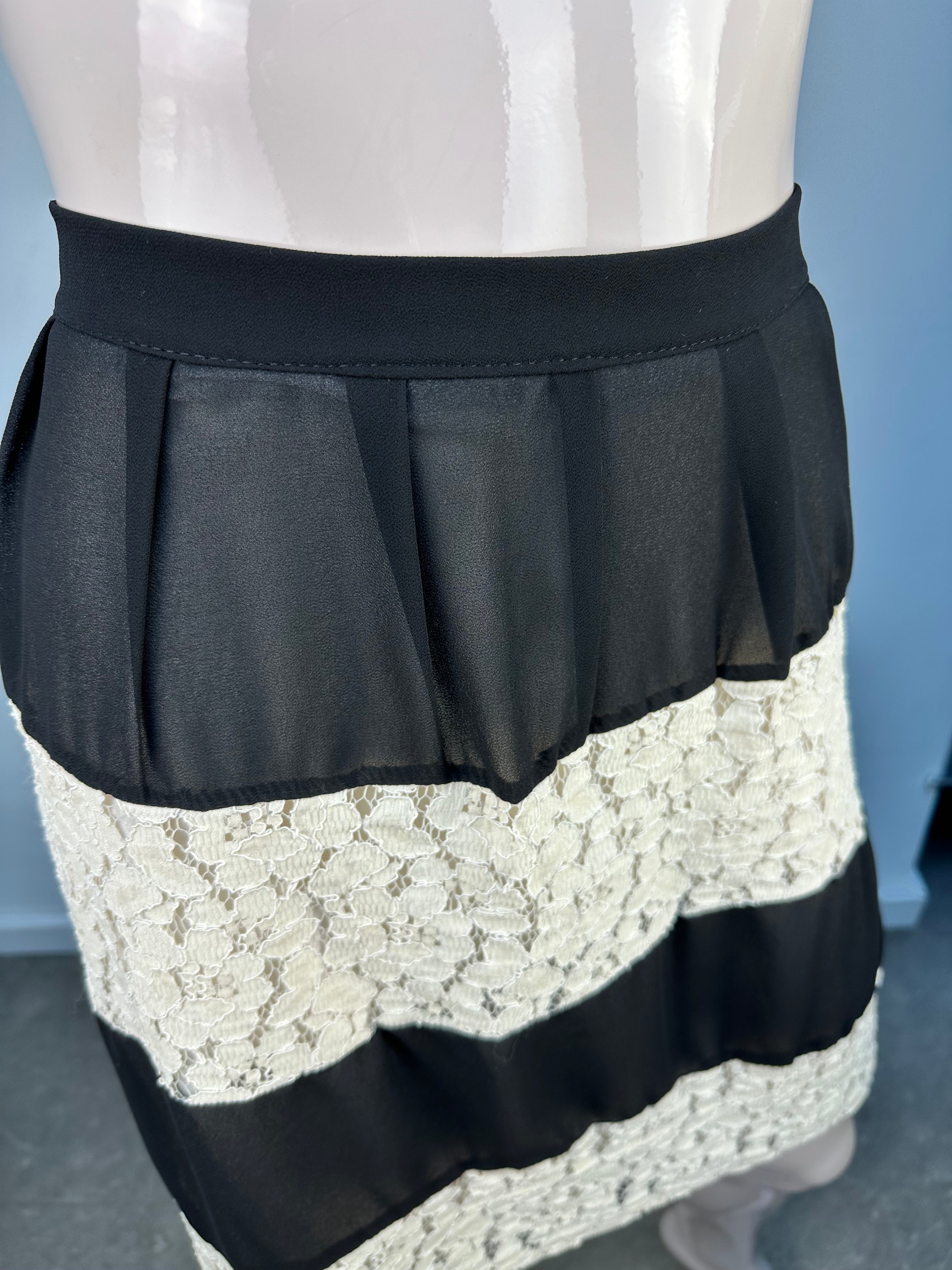 Miss Miss zwart-creme rokje maat M