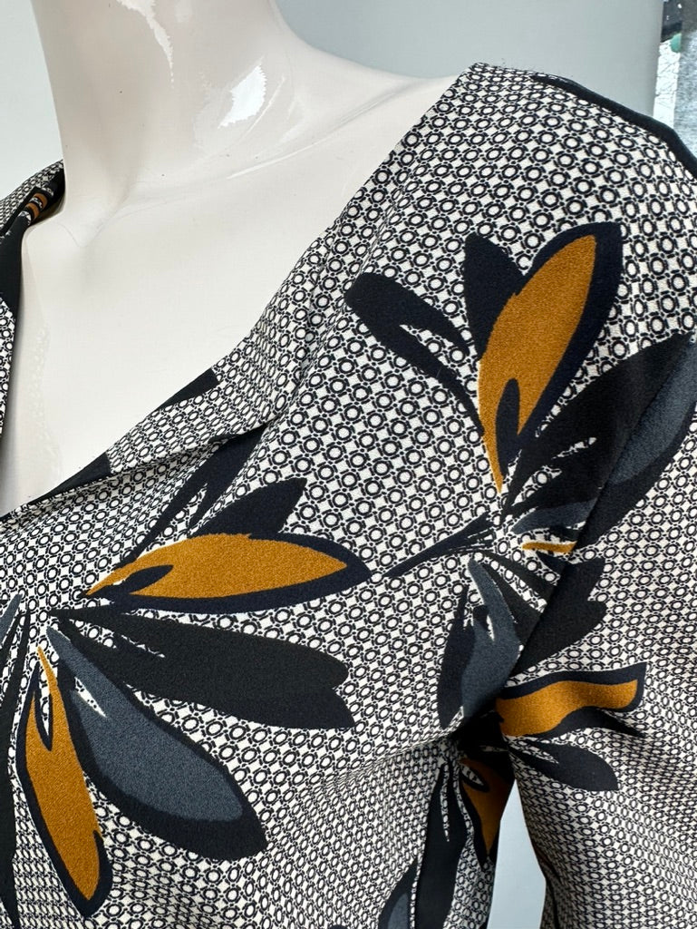 Essentiel Antwerp Jurk met V-hals Maat 34