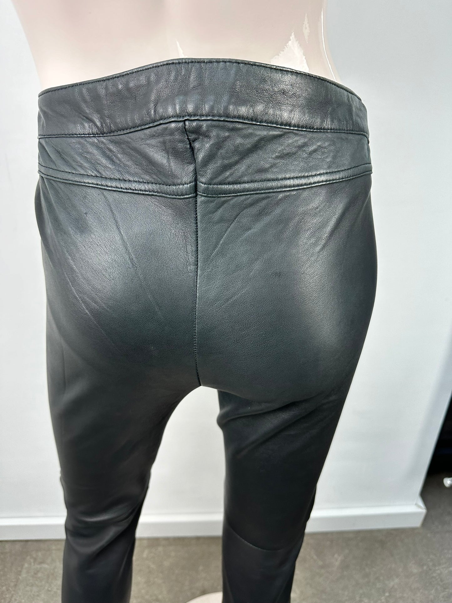 Hallhuber zwarte leren broek maat 40