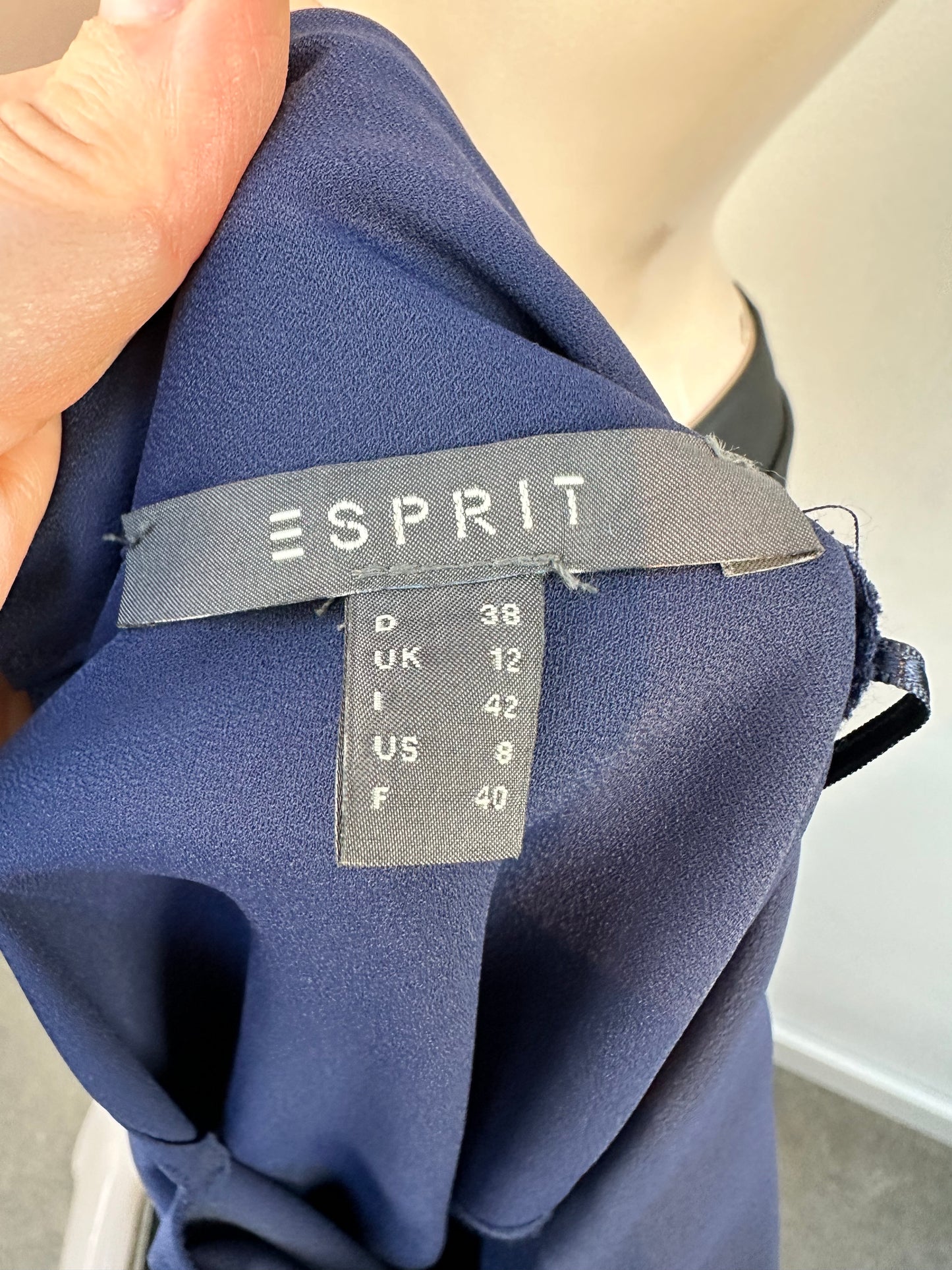 Esprit donkerblauwe top met opstaande kraag maat 38