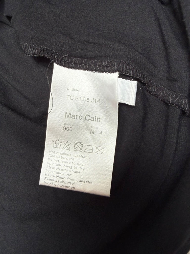 Marc Cain Top Zwart Kant Maat N4 (L-XL) – Mouwloze Designer Top met Luxe Details