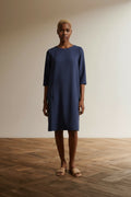 Full body view of the model wearing Betty Barclay Jurk maat M blauw