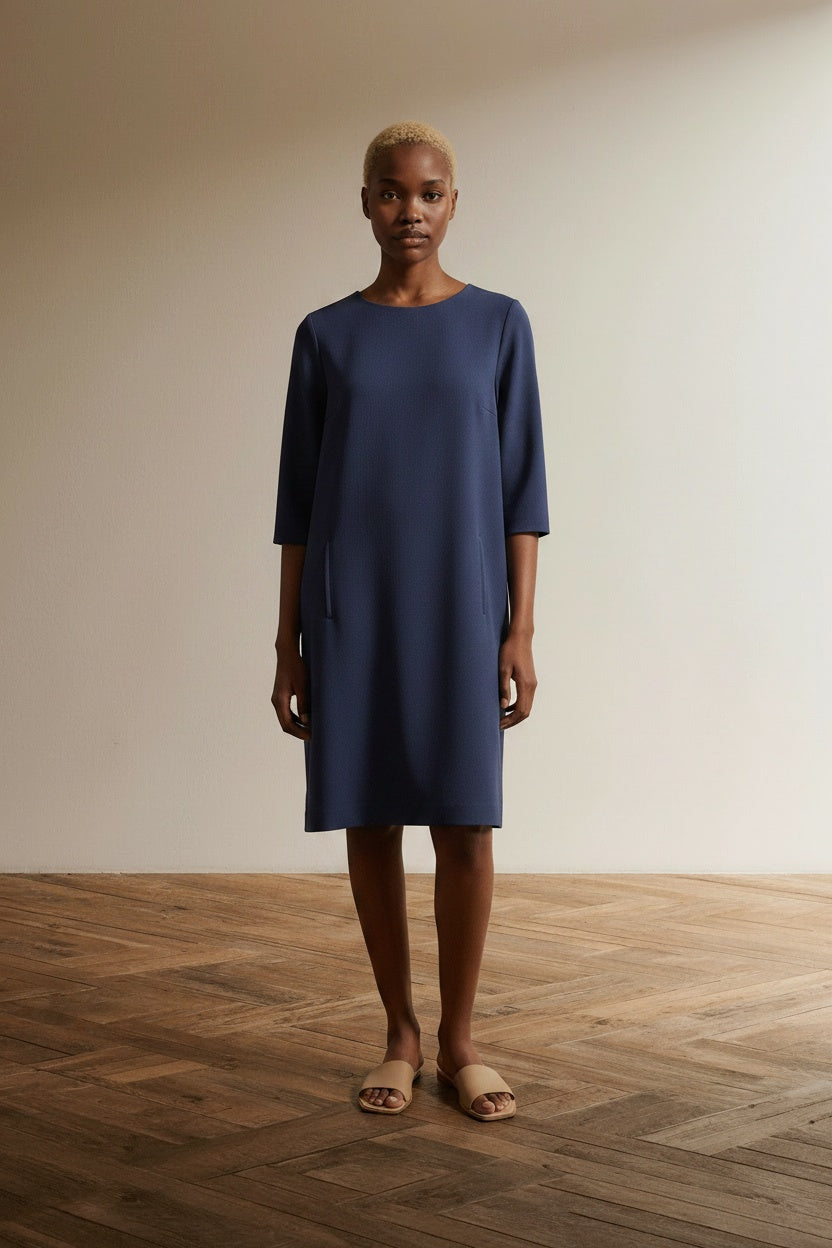 Full body view of the model wearing Betty Barclay Jurk maat M blauw
