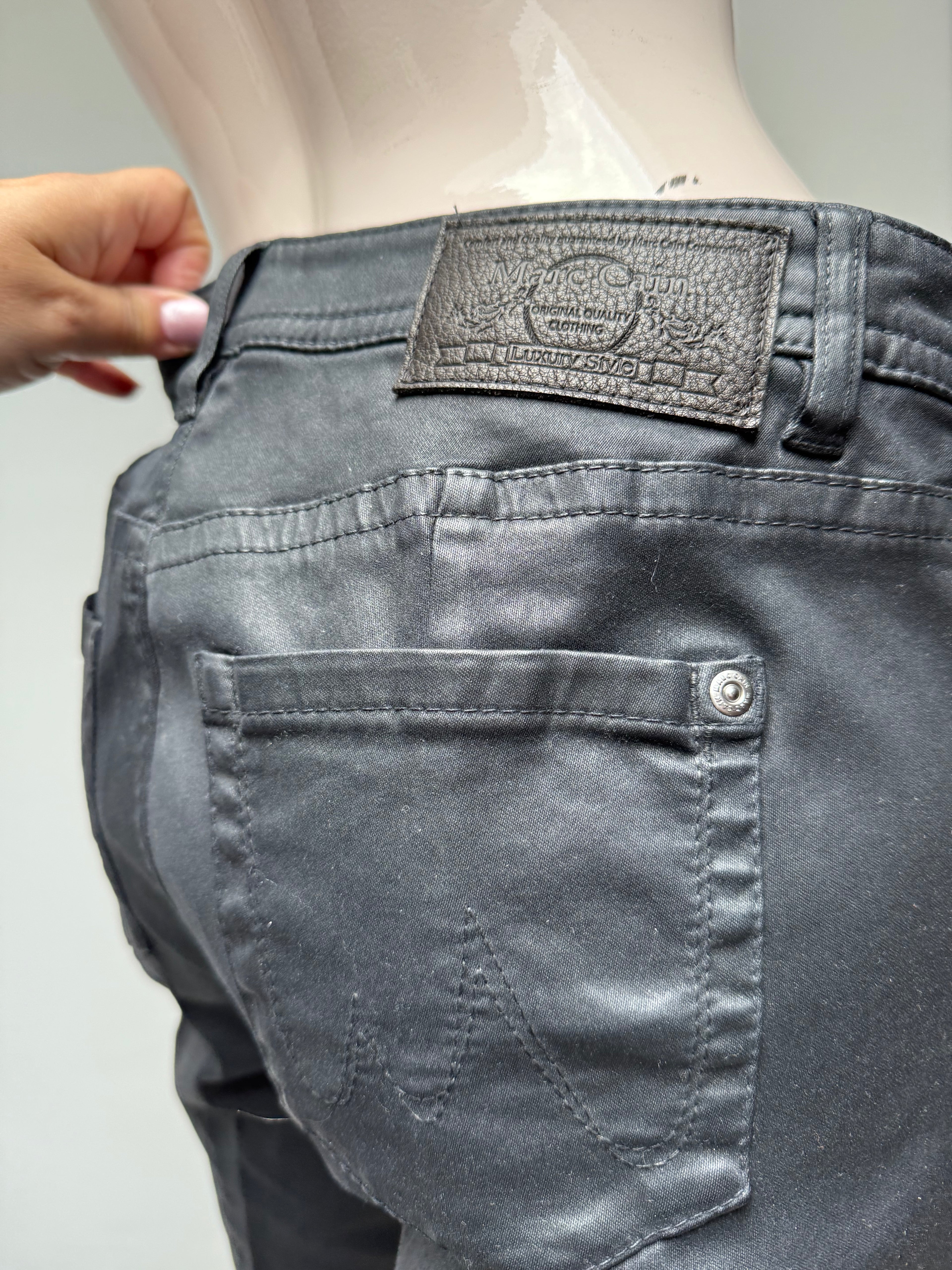 Marc Cain glanzende Broek maat 40 donkerblauw