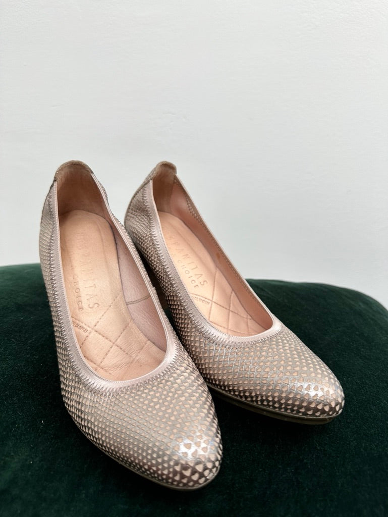 Hispanitas beige pumps maat 36 5 Meisje met de parels