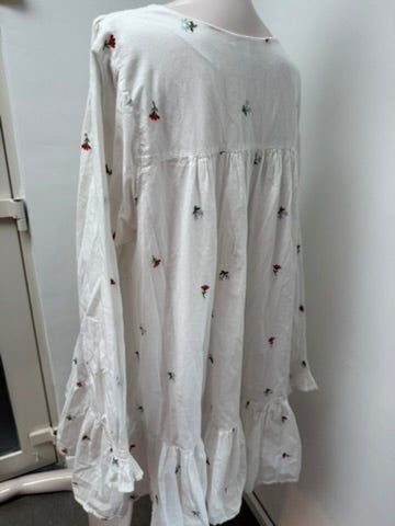 mbyM - Jurk - wit, geborduurde bloemen, ruche zoom - S