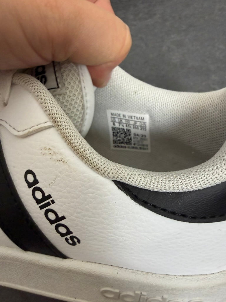 adidas - Sneakers - wit, iconische drie strepen, synthetisch leer - 41 2/3