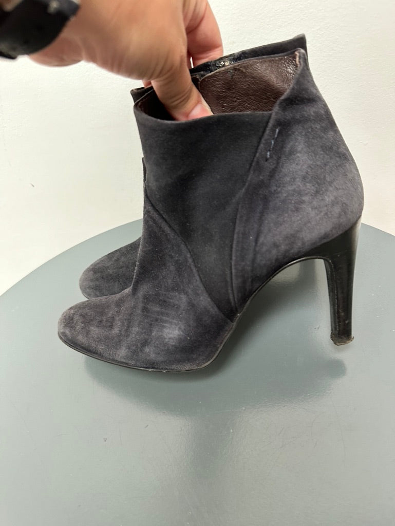 Zinda blauwe suede enkellaarsjes maat 36