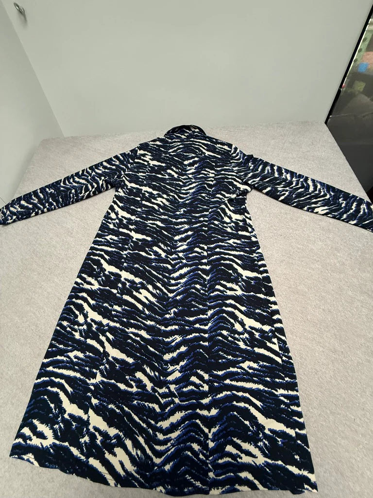 Lange jas met dierenprint in zwart-wit-blauw, klassiek model