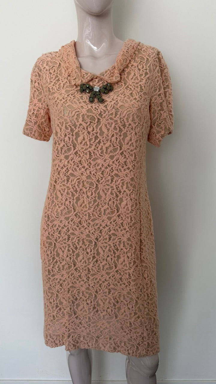 Moschino - Jurk - roze, kant, sierkraag met broche - maat L