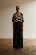 Full body view of the model wearing Mayerline Blouse maat 44 Beige, zwart en bruin