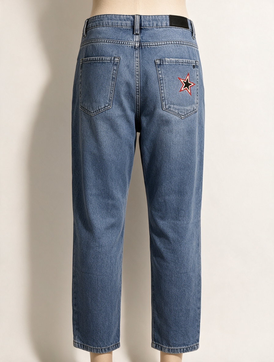 NIKKIE - Broek - blauwe denim, sterrenapplicaties, ripped detail - maat 30
