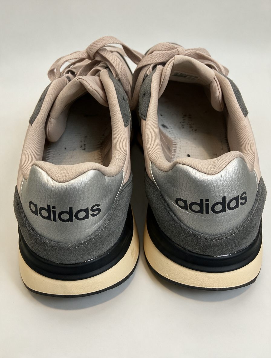 Adidas - Sneakers - lichtroze, suède neus en hiel, vetersluiting