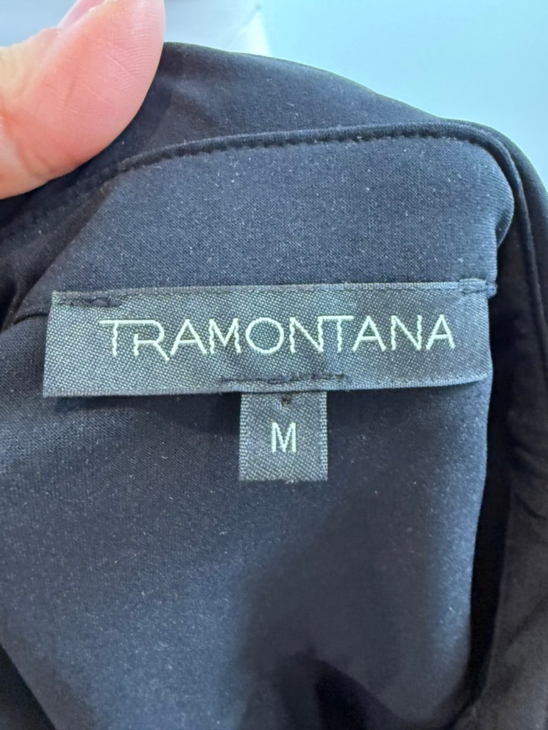 Effen zwarte blouse van Tramontana met V-hals en kraag, detailfoto