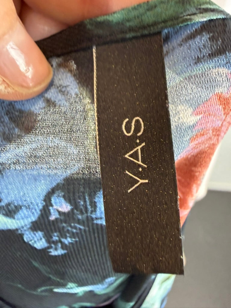 Y.A.S - Blouse - zwart, bloemenprint, V-hals - S