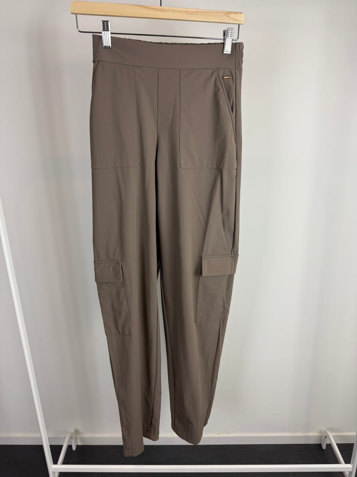 KIMARA - Broek - taupe, elastische tailleband, cargozakken met klep - XS