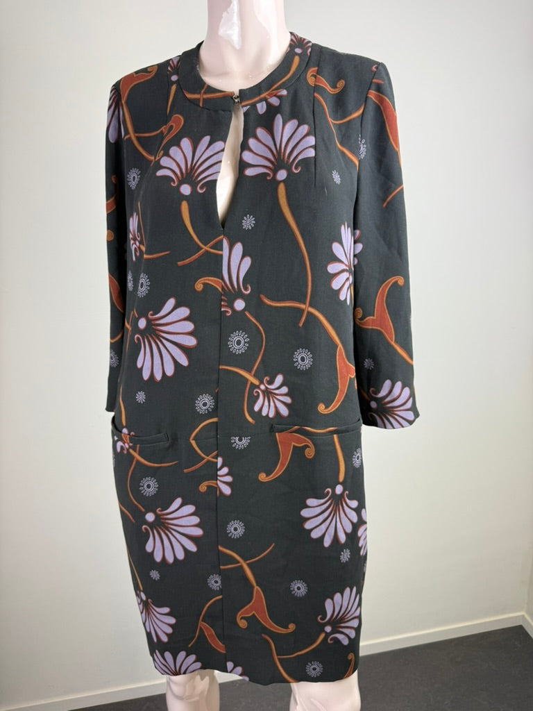 Zwarte bloemenjurk met lange mouwen van Essentiel Antwerp, detailfoto