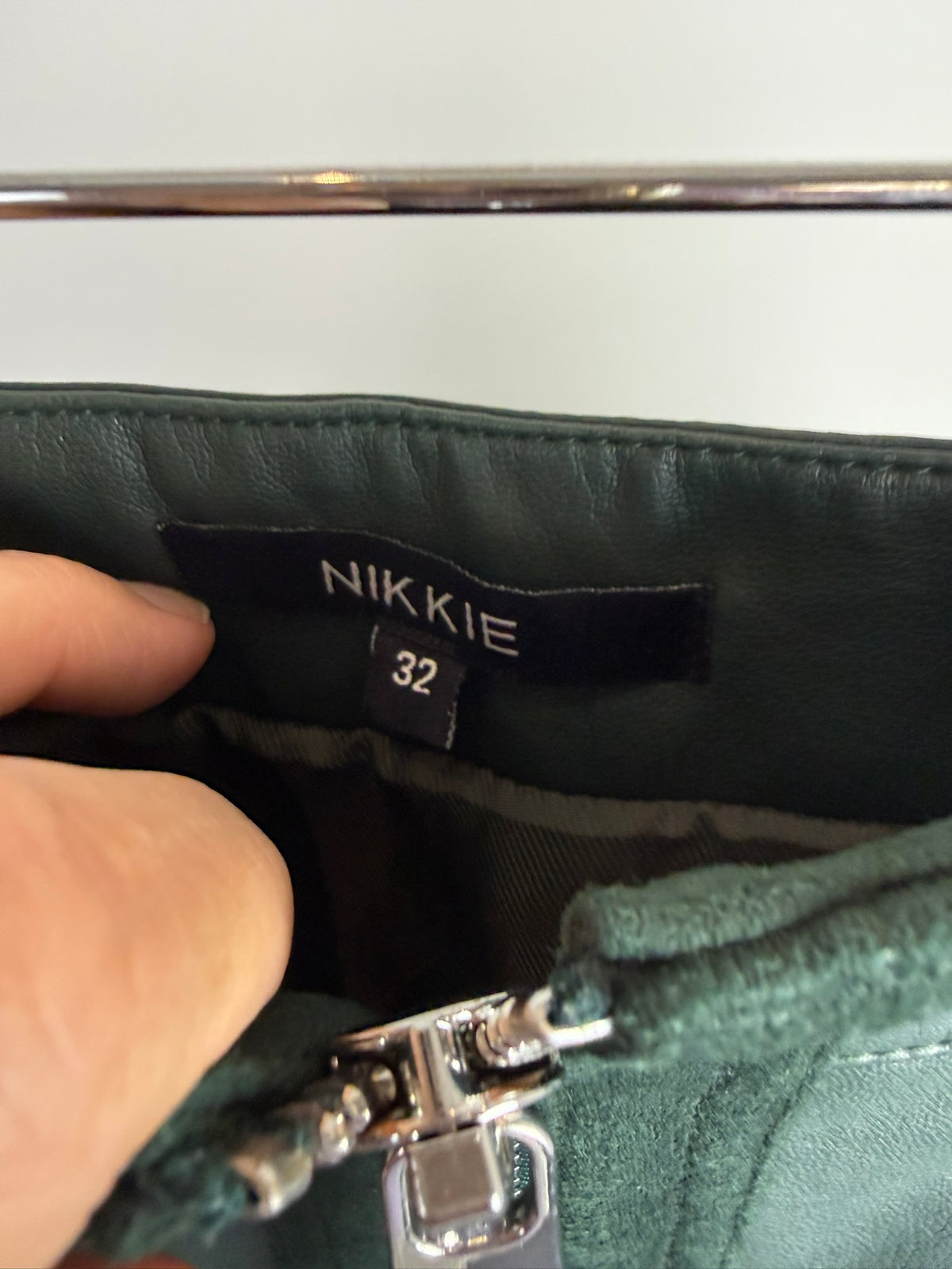 NIKKIE - Rok - donkergroen, imitatieleer, mini-lengte - XS