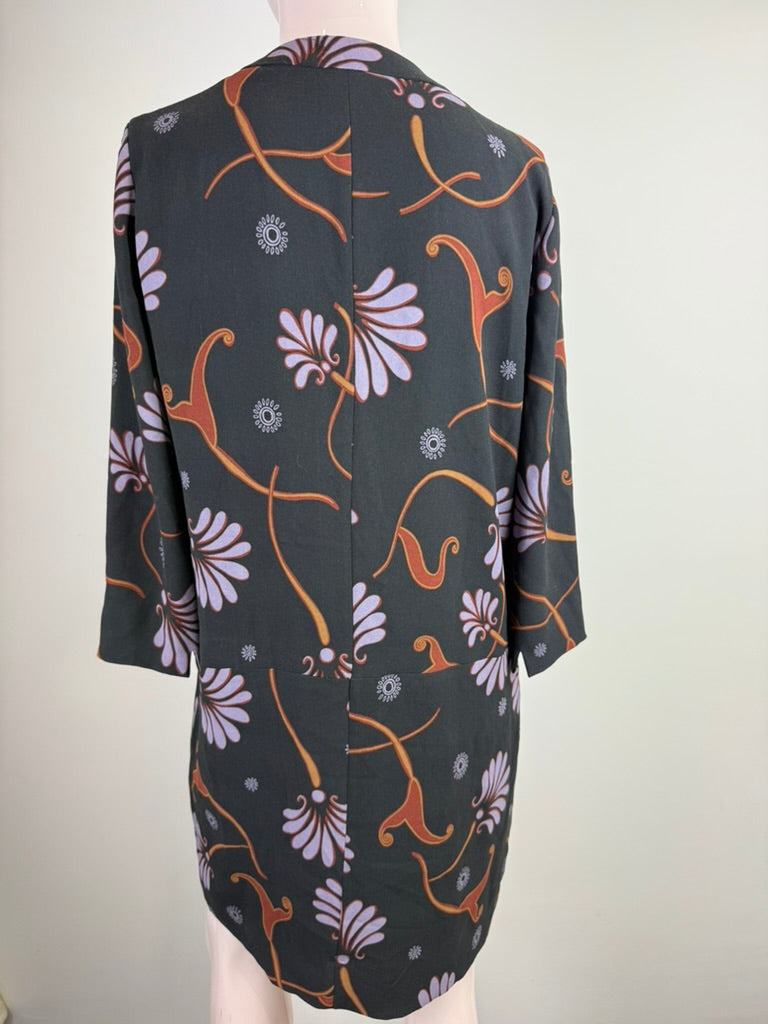 Zwarte bloemenjurk met lange mouwen van Essentiel Antwerp, detailfoto