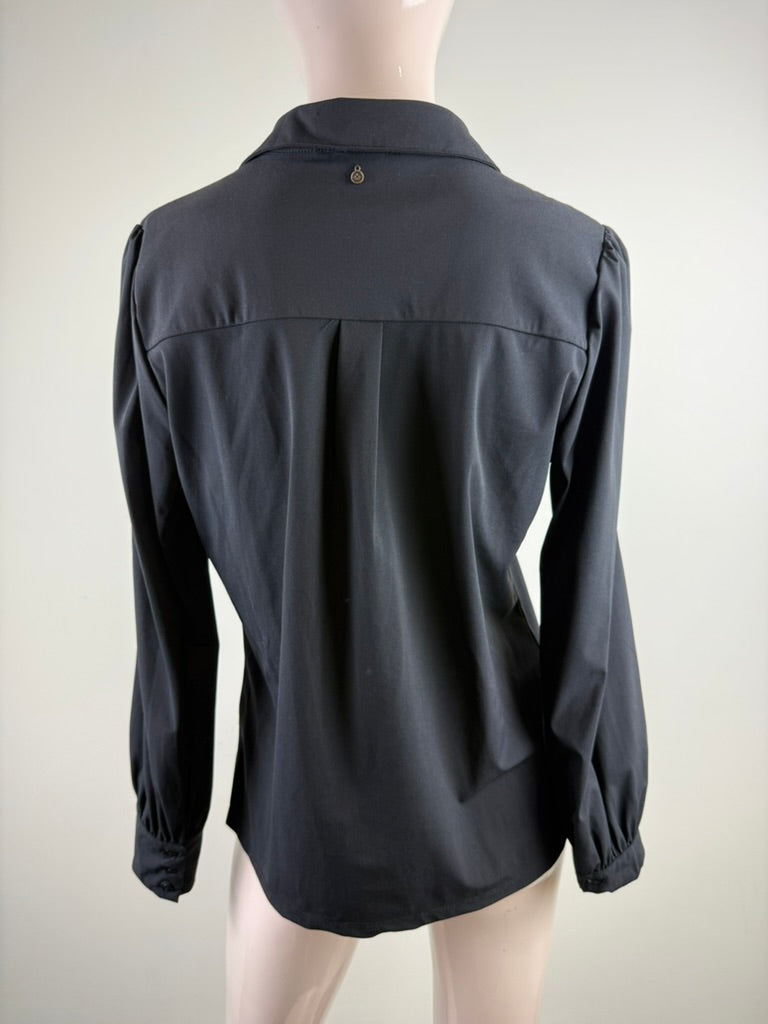 Effen zwarte blouse van Tramontana met V-hals en kraag, detailfoto