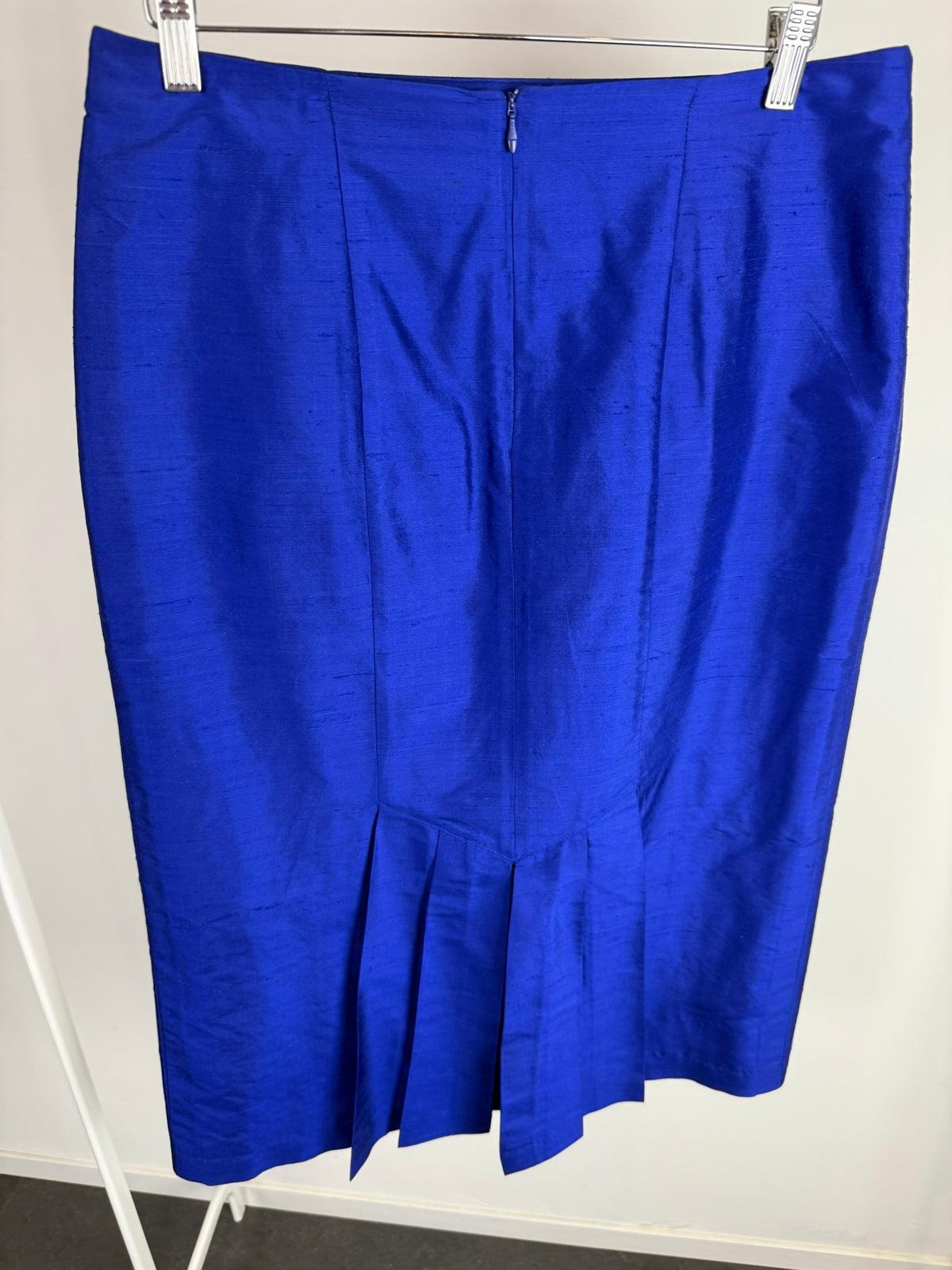Mieke van Gijsel - Rok - blauw, pencil fit, glanzende stof - L