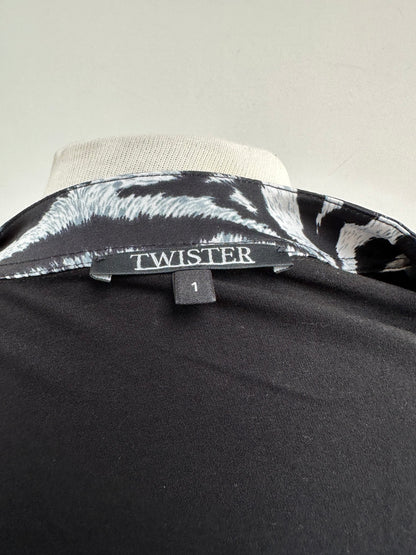 Twister zwarte jurk met zwart/wit kraag maat 1