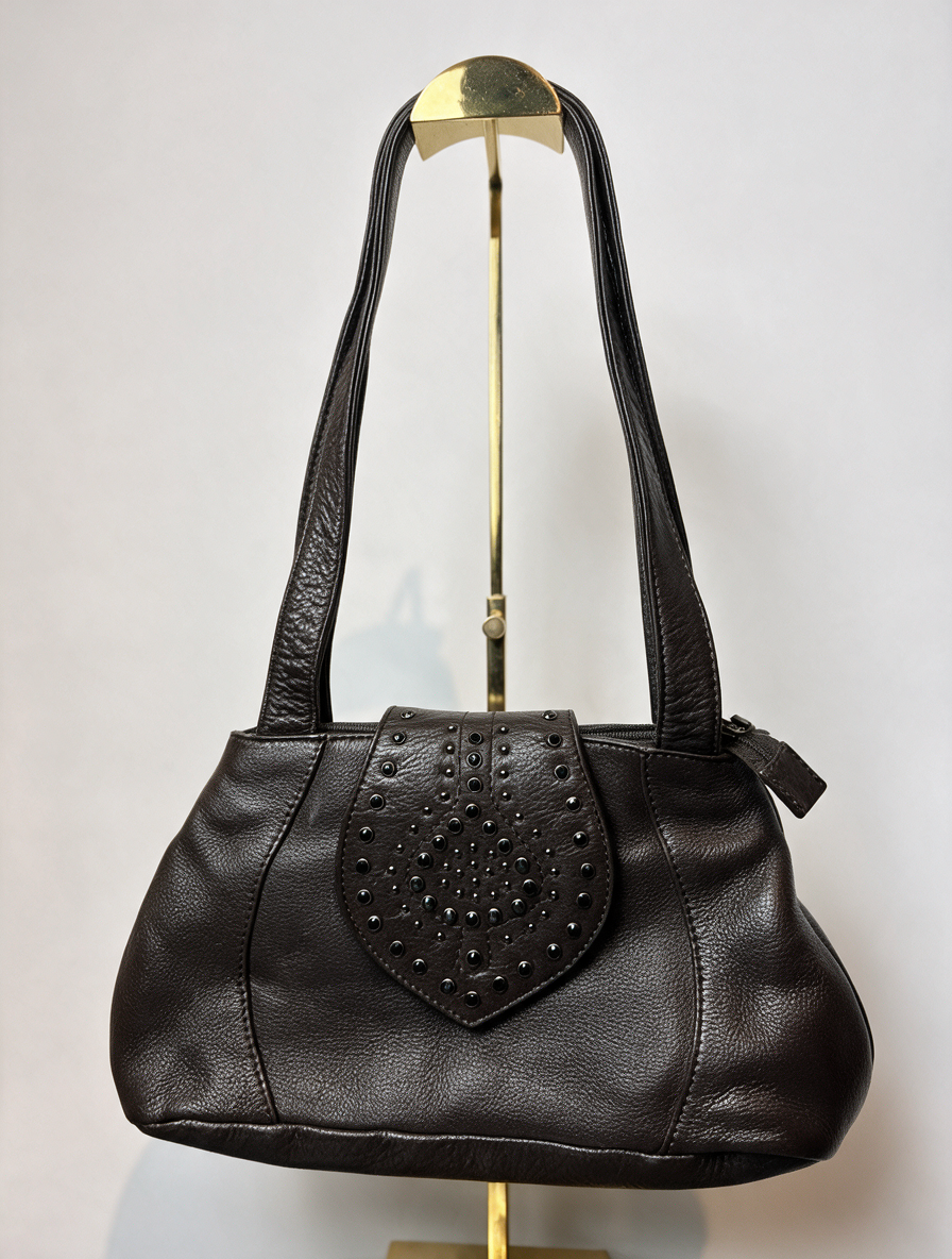 Borella - Handtas - bruin leer, klep met studs, twee schouderbanden
