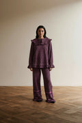 Full body view of the model wearing Rough Studios Set maat S/M Roze en zwart