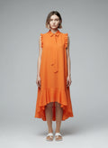 Full body view of the model wearing Fracomina neon oranje jurk – elegante chiffon jurk met ruches en strikdetail - maat S/M