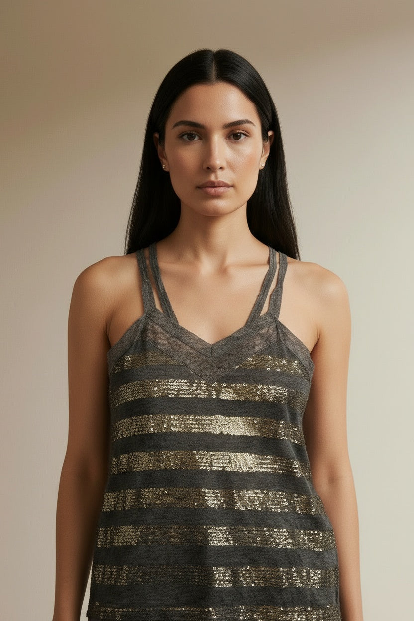 Close-up of the model wearing Patrizia Pepe Top maat 2 Bruin