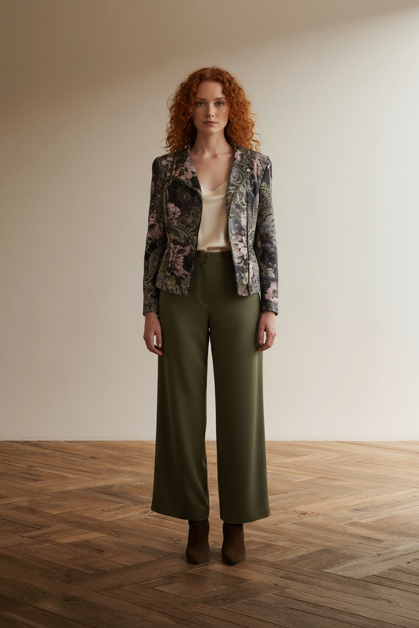 Full body view of the model wearing GERRY WEBER Jas maat 36 Multicolor (paars, groen, zwart, roze)