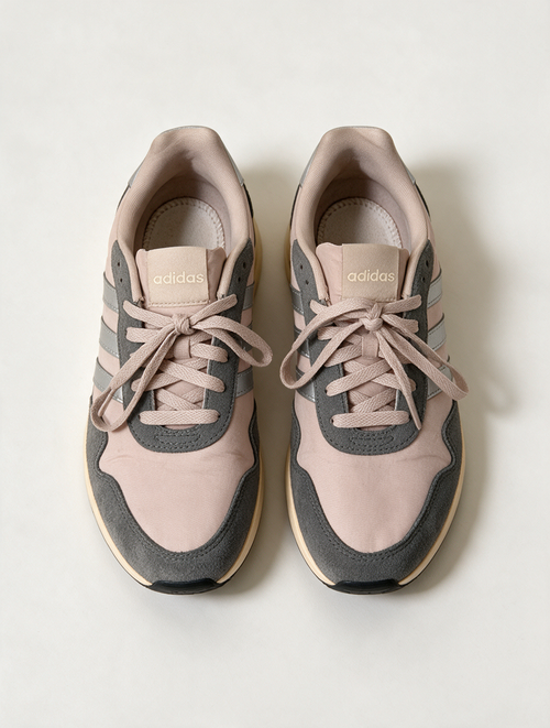 Adidas - Sneakers - lichtroze, suède neus en hiel, vetersluiting