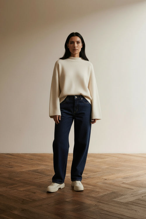Full body view of the model wearing COJ Cup of Joe Denim Elodie Wide Straight Jeans W30 L30 – Donkerblauwe Raw Denim Jeans van 100% Katoen
