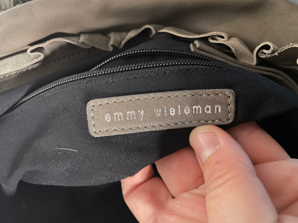 Emmy Wieleman schoudertas taupe echt leder