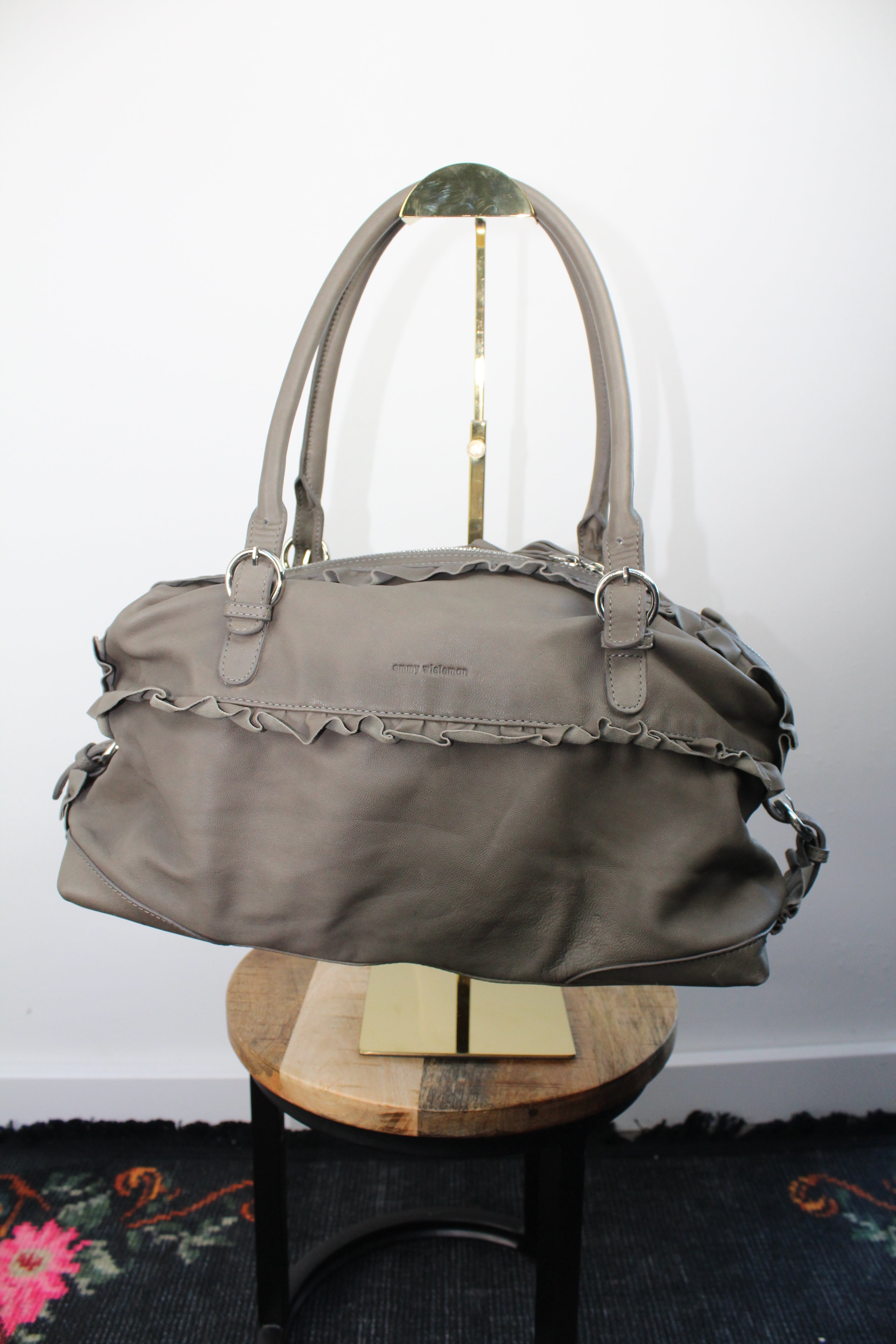 Emmy Wieleman schoudertas taupe echt leder