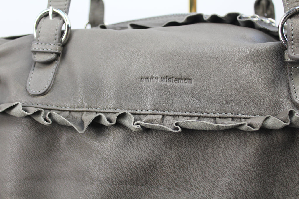Emmy Wieleman schoudertas taupe echt leder